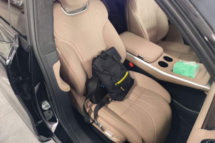 Used XPeng G9 2025 680 Ultra-Long Range All-Wheel Drive Max Right Front Seat