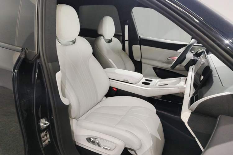 Used XPeng G9 2025 680 Ultra-Long Range All-Wheel Drive Max Right Front Seat