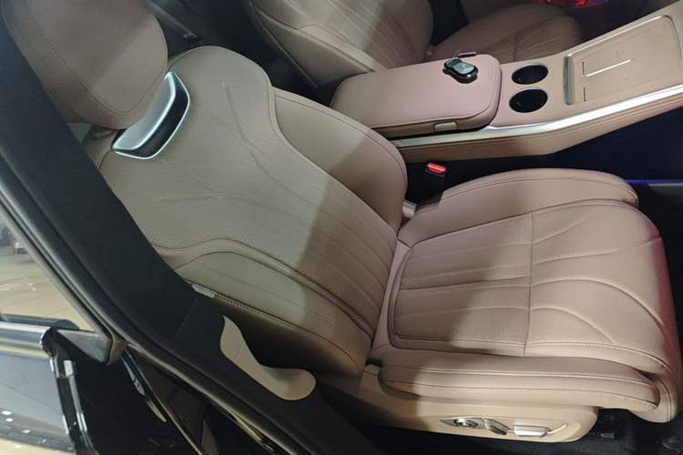 Used XPeng G9 2025 625 Long-Range Max Right Front Seat