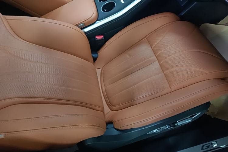 Used XPeng G9 2025 625 Long-Range Max Right Front Seat