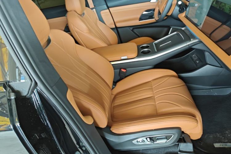 Used XPeng G9 2025 725 with Ultra-Long Range Max Right Front Seat
