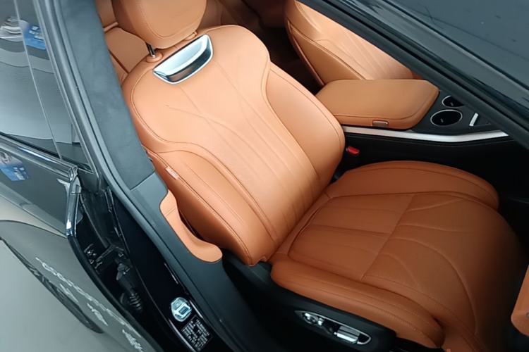 Used XPeng G9 2025 725 with Ultra-Long Range Max Right Front Seat