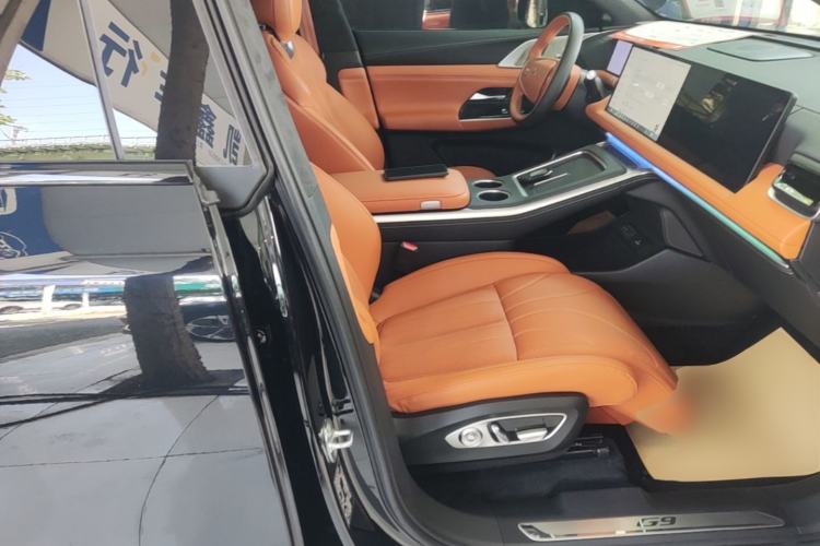 Used XPeng G9 2025 625 Long-Range Max Right Front Seat