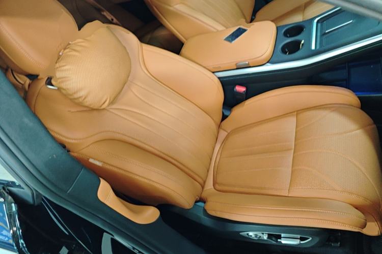 Used XPeng G9 2025 725 with Ultra-Long Range Max Right Front Seat