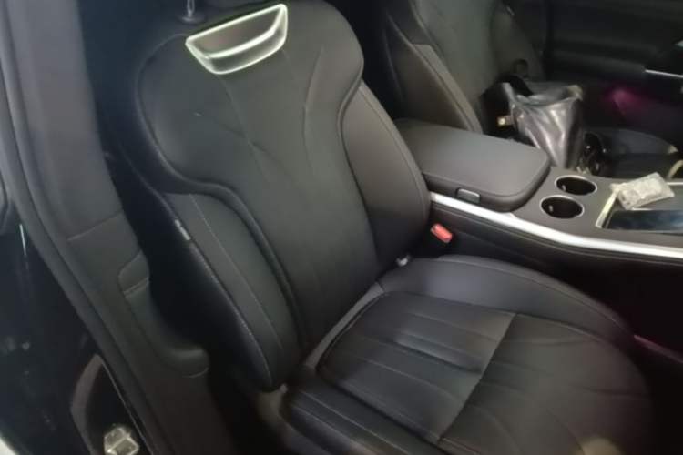 Used XPeng G9 2025 725 with Ultra-Long Range Max Right Front Seat