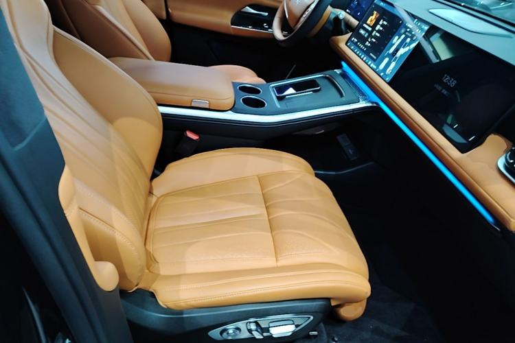 Used XPeng G9 2025 725 with Ultra-Long Range Max Right Front Seat