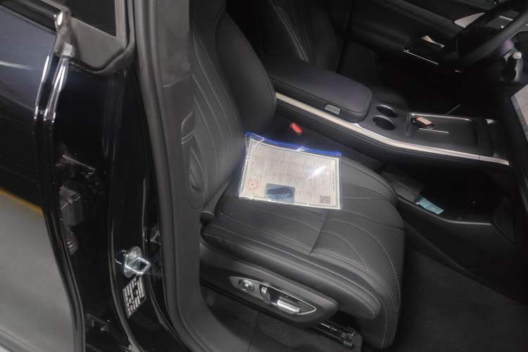 Used XPeng G9 2025 725 with Ultra-Long Range Max Right Front Seat