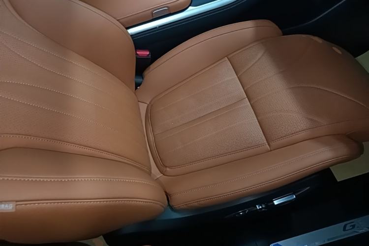Used XPeng G9 2025 680 Ultra-Long Range All-Wheel Drive Max Right Front Seat