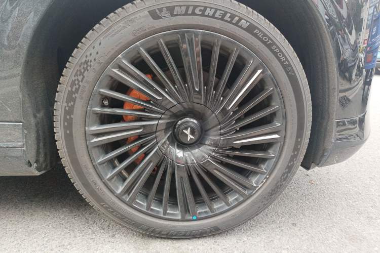 Used XPeng G9 2025 725 with Ultra-Long Range Max Right Front Wheel Hub