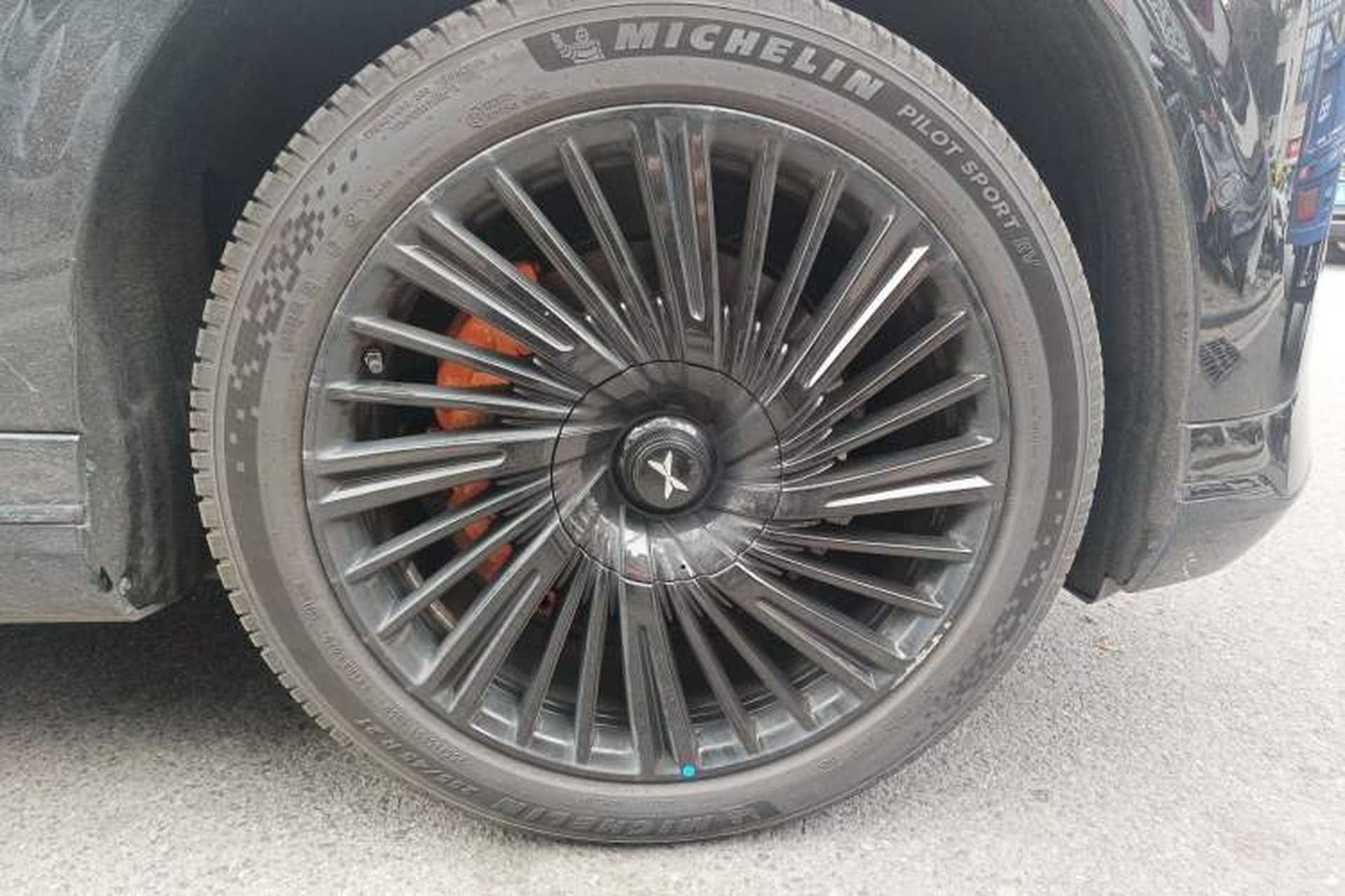 Used XPeng G9 2025 725 with Ultra-Long Range Max Right Front Wheel Hub
