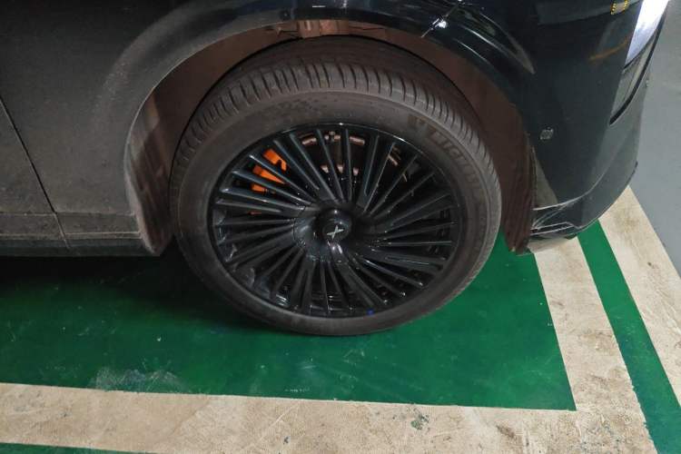 Used XPeng G9 2025 680 Ultra-Long Range All-Wheel Drive Max Right Front Wheel Hub