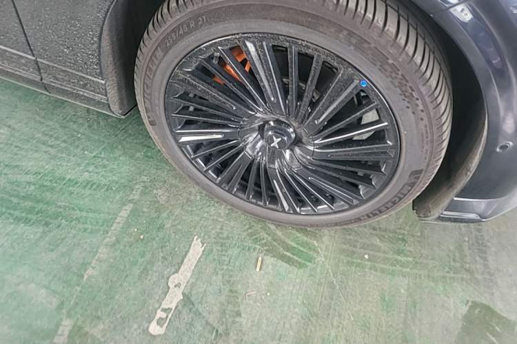 Used XPeng G9 2025 680 Ultra-Long Range All-Wheel Drive Max Right Front Wheel Hub