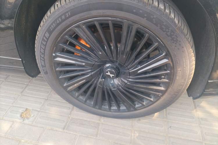 Used XPeng G9 2025 725 with Ultra-Long Range Max Right Front Wheel Hub