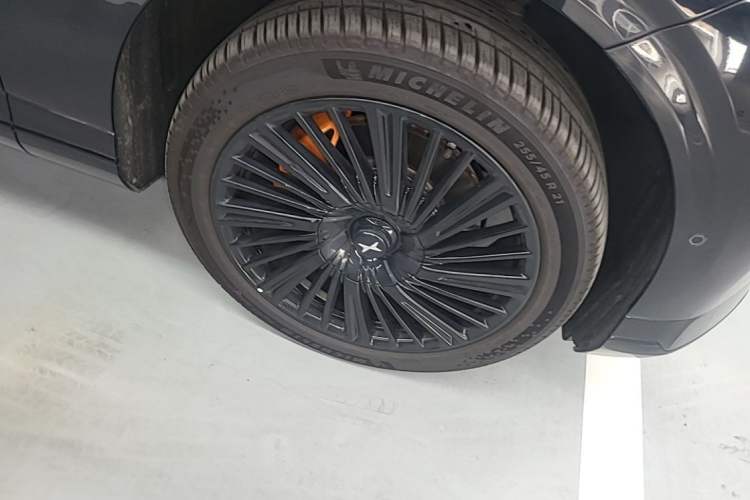 Used XPeng G9 2025 725 with Ultra-Long Range Max Right Front Wheel Hub
