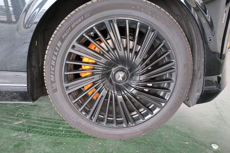 Used XPeng G9 2025 725 with Ultra-Long Range Max Right Front Wheel Hub