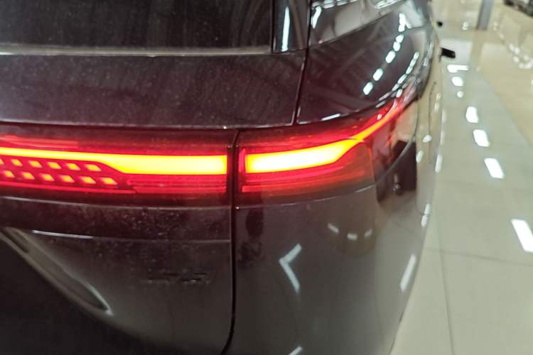 Used XPeng G9 2025 725 with Ultra-Long Range Max Right Rear Taillight