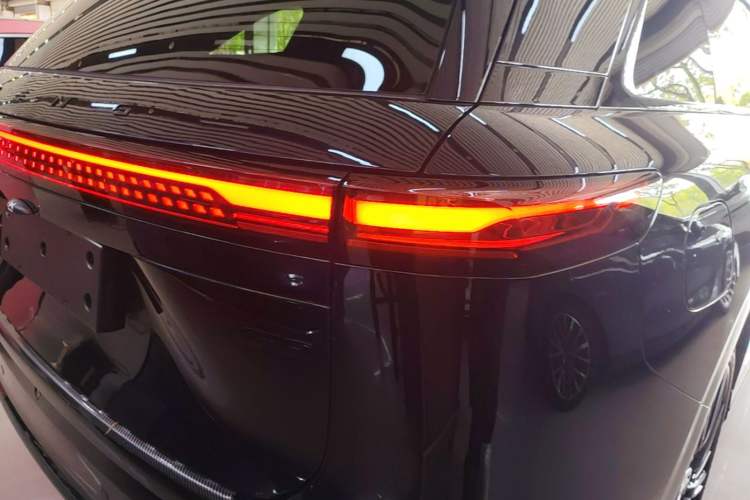 Used XPeng G9 2025 725 with Ultra-Long Range Max Right Rear Taillight