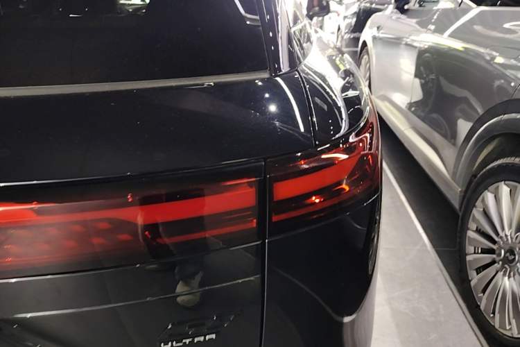 Used XPeng G9 2025 725 with Ultra-Long Range Max Right Rear Taillight