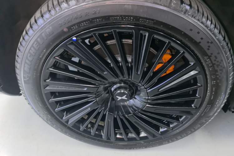 Used XPeng G9 2025 680 Ultra-Long Range All-Wheel Drive Max Right Rear Wheel Hub
