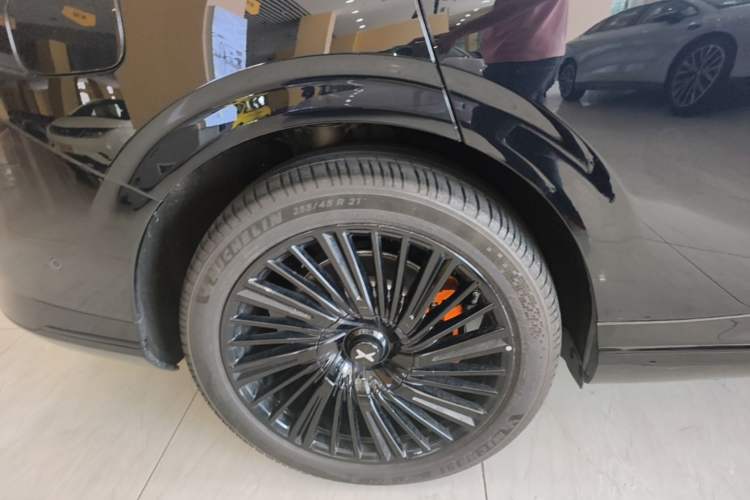 Used XPeng G9 2025 725 with Ultra-Long Range Max Right Rear Wheel Hub