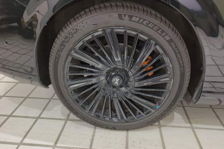 Used XPeng G9 2025 725 with Ultra-Long Range Max Right Rear Wheel Hub