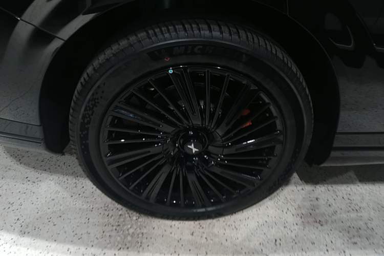 Used XPeng G9 2025 725 with Ultra-Long Range Max Right Rear Wheel Hub