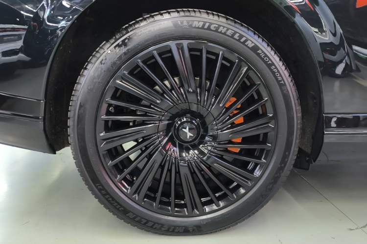 Used XPeng G9 2025 725 with Ultra-Long Range Max Right Rear Wheel Hub