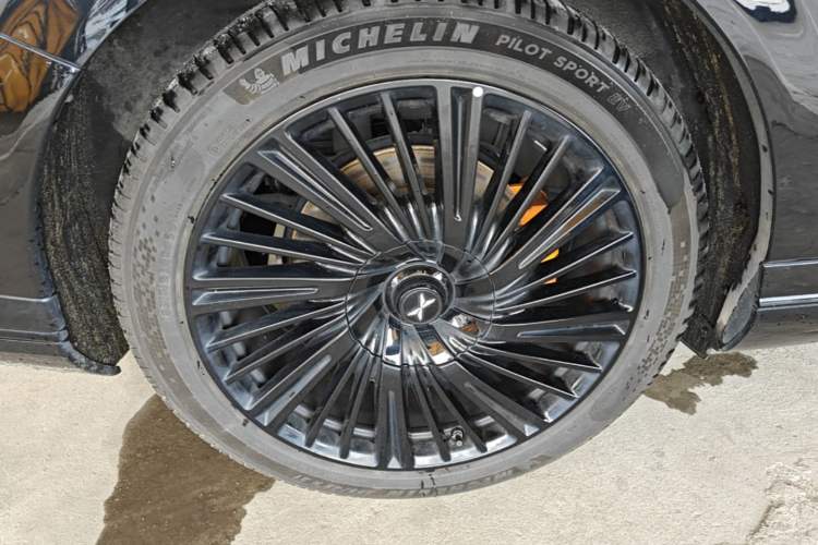 Used XPeng G9 2025 725 with Ultra-Long Range Max Right Rear Wheel Hub