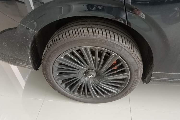 Used XPeng G9 2025 725 with Ultra-Long Range Max Right Rear Wheel Hub