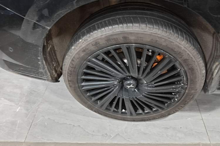 Used XPeng G9 2025 725 with Ultra-Long Range Max Right Rear Wheel Hub