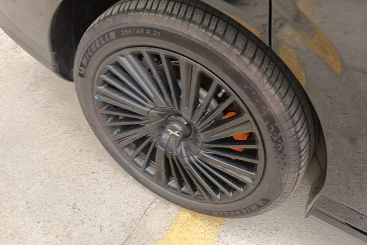 Used XPeng G9 2025 725 with Ultra-Long Range Max Right Rear Wheel Hub