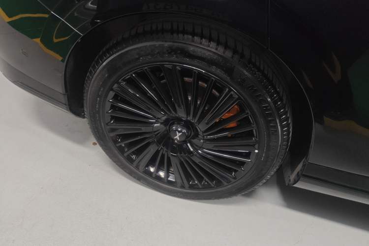 Used XPeng G9 2025 725 with Ultra-Long Range Max Right Rear Wheel Hub
