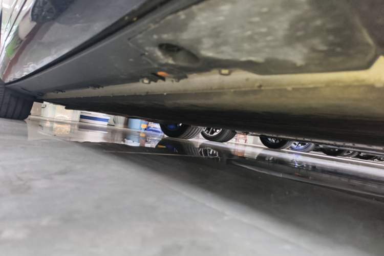 Used XPeng G9 2025 680 Ultra-Long Range All-Wheel Drive Max Right Side Sill
