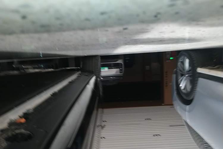Used XPeng G9 2025 725 with Ultra-Long Range Max Right Side Sill