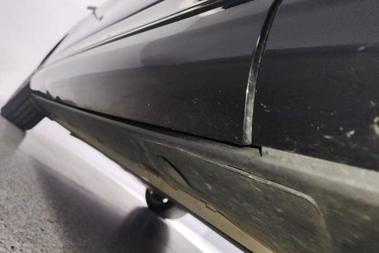 Used XPeng G9 2025 680 Ultra-Long Range All-Wheel Drive Max Right Side Sill
