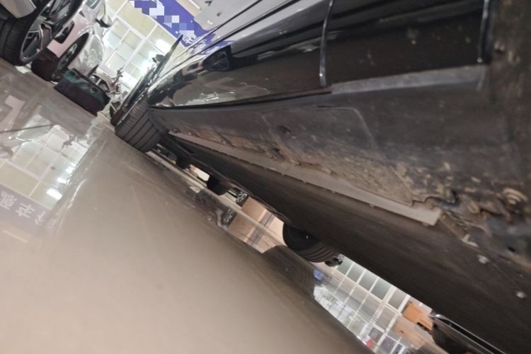 Used XPeng G9 2025 680 Ultra-Long Range All-Wheel Drive Max Right Side Sill