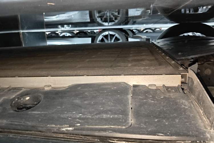 Used XPeng G9 2025 725 with Ultra-Long Range Max Right Side Sill
