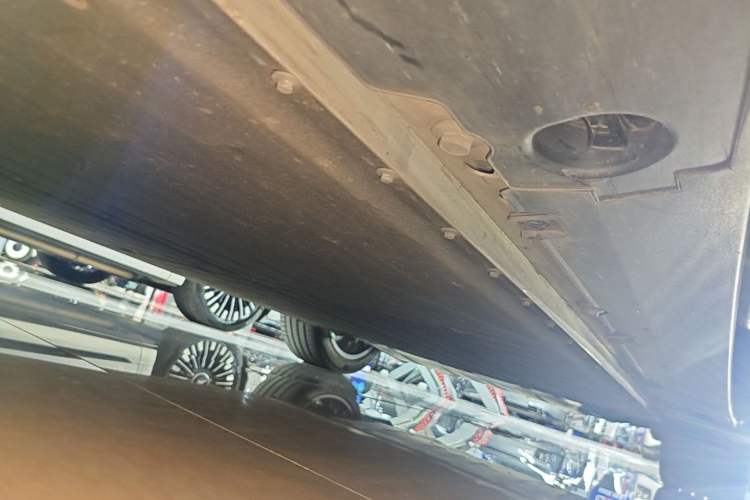Used XPeng G9 2025 680 Ultra-Long Range All-Wheel Drive Max Right Side Sill