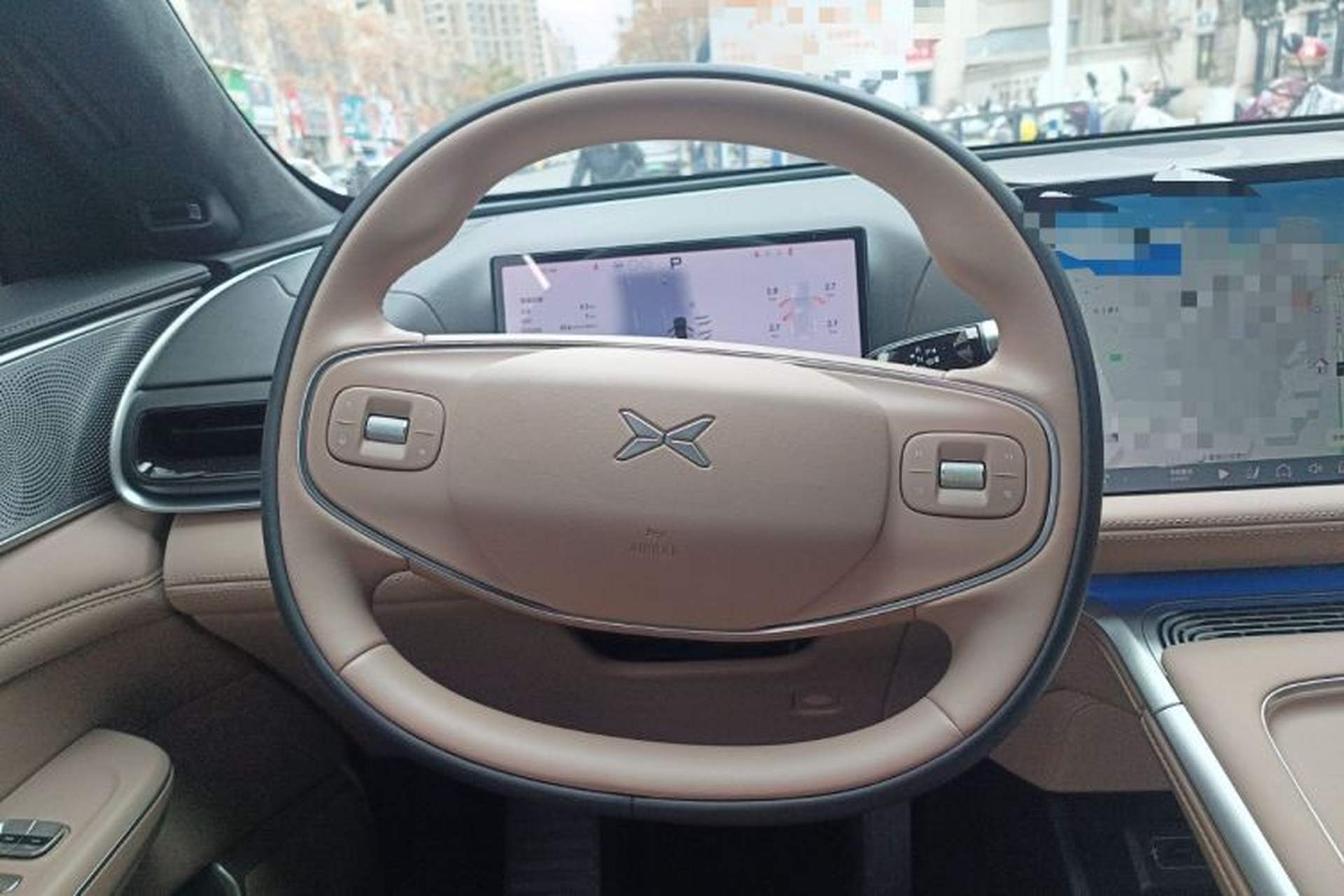 Used XPeng G9 2025 725 with Ultra-Long Range Max Steering Wheel