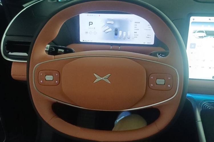 Used XPeng G9 2025 725 with Ultra-Long Range Max Steering Wheel