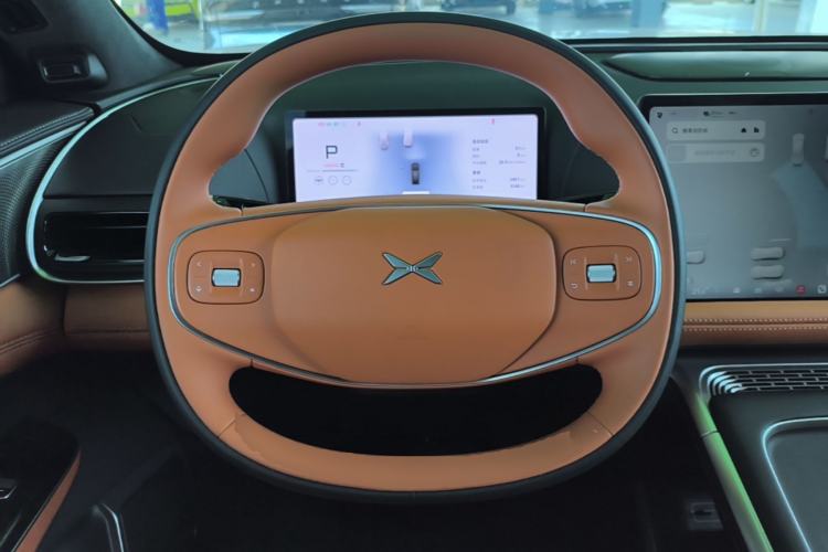 Used XPeng G9 2025 725 with Ultra-Long Range Max Steering Wheel