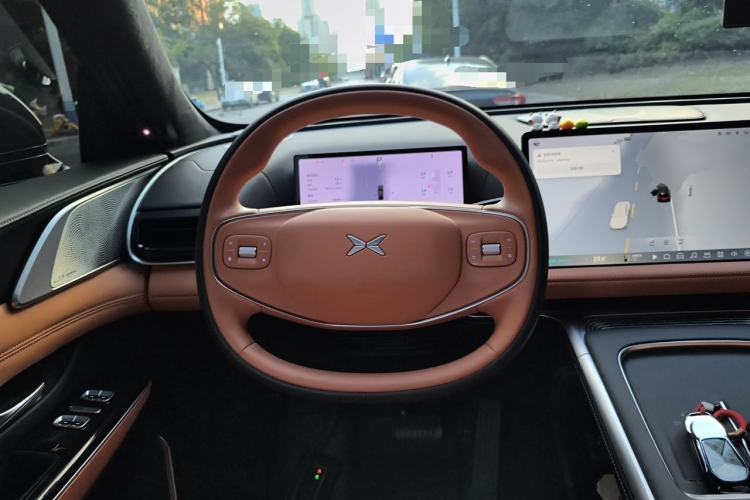 Used XPeng G9 2025 725 with Ultra-Long Range Max Steering Wheel