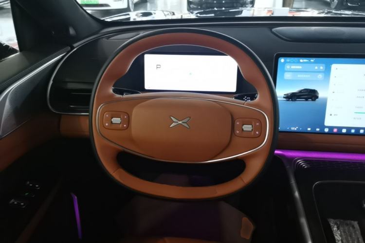Used XPeng G9 2025 725 with Ultra-Long Range Max Steering Wheel