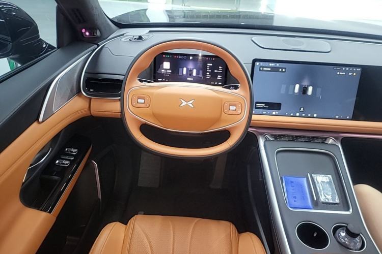 Used XPeng G9 2025 725 with Ultra-Long Range Max Steering Wheel
