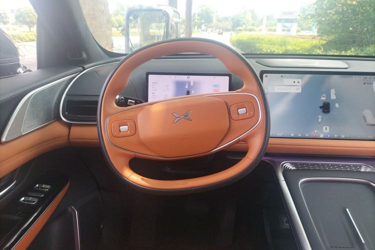 Used XPeng G9 2025 725 with Ultra-Long Range Max Steering Wheel