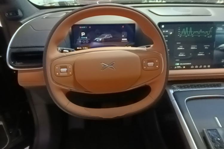 Used XPeng G9 2025 725 with Ultra-Long Range Max Steering Wheel