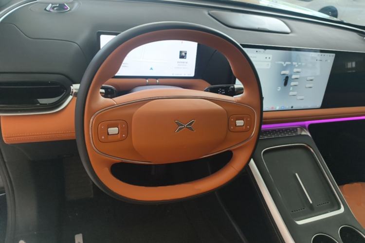 Used XPeng G9 2025 725 with Ultra-Long Range Max Steering Wheel