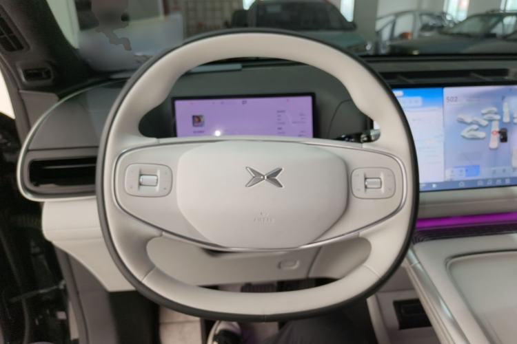 Used XPeng G9 2025 725 with Ultra-Long Range Max Steering Wheel