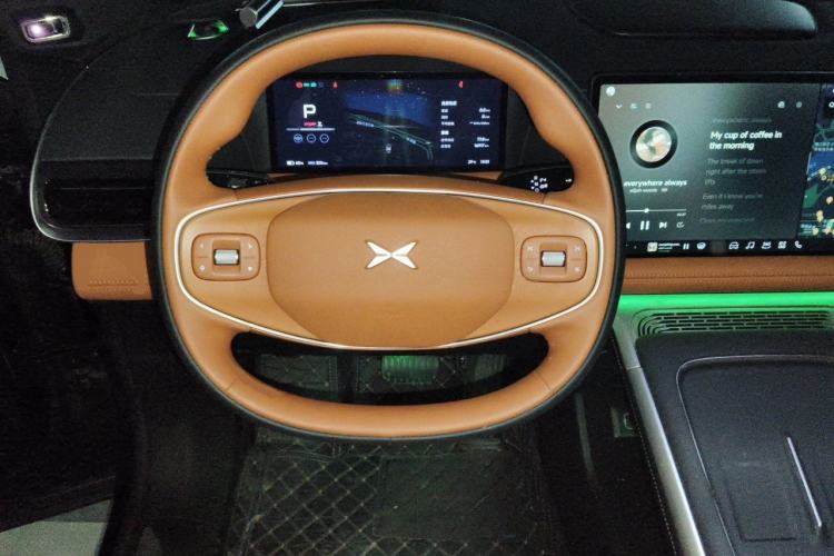 Used XPeng G9 2025 725 with Ultra-Long Range Max Steering Wheel
