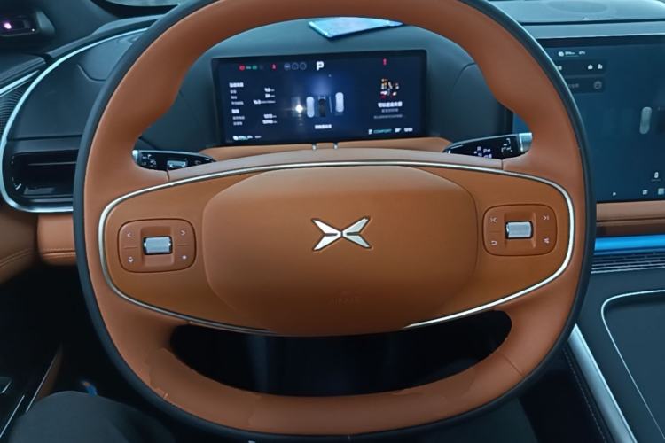 Used XPeng G9 2025 725 with Ultra-Long Range Max Steering Wheel
